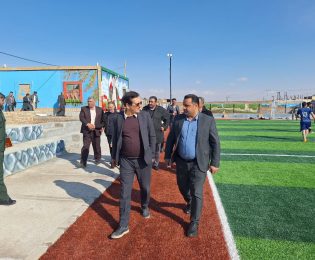 بازدید آقای دکترسالاری نماینده محترم و محبوب مردم در مجلس شورای اسلامی به اتفاق مهندس حسینی شهردار نیل‌شهر، مهندس آبسنگرف بخشدار بوژگان، اعضای شورای اسلامی شهر، اعضای شورای اداری بخش و معتمدین بخش بوژگان از چمن مصنوعی شهید رئیسی شهرداری نیل‌شهر